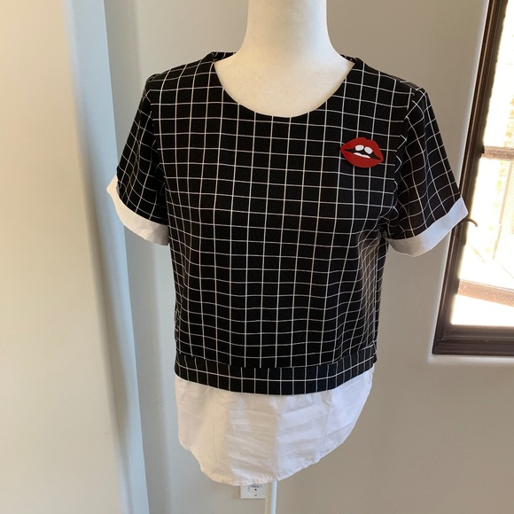 Hanaa Tops - NWT Korean Boutique Hanaa Top with Red Lip Brooch